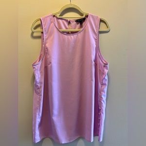 Banana Republic Large Lilac Purple sleeveless button detail